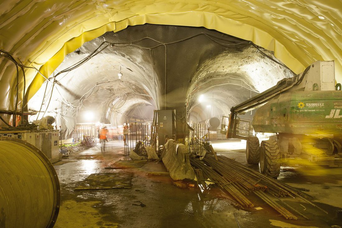 You can see how these tunnels split– here we're on the top level of the West tunnel, looking north.  There are two more tunnels directly beneath us.<br>